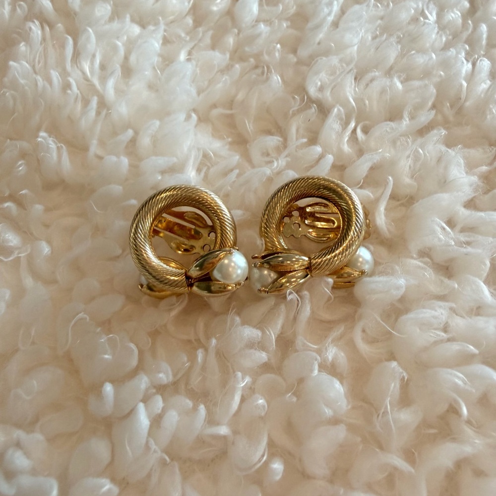 Gold-Tone Rope Hoop Clip-On Earrings with Pearl Accent - Women's Jewelry